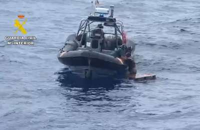 VIDEO: Man rescued trying to get from Tenerife to Gran Canaria on a wooden pallet