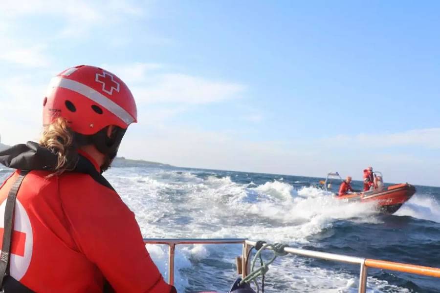 Four rescued from the sea off Fuerteventura, one in serious condition