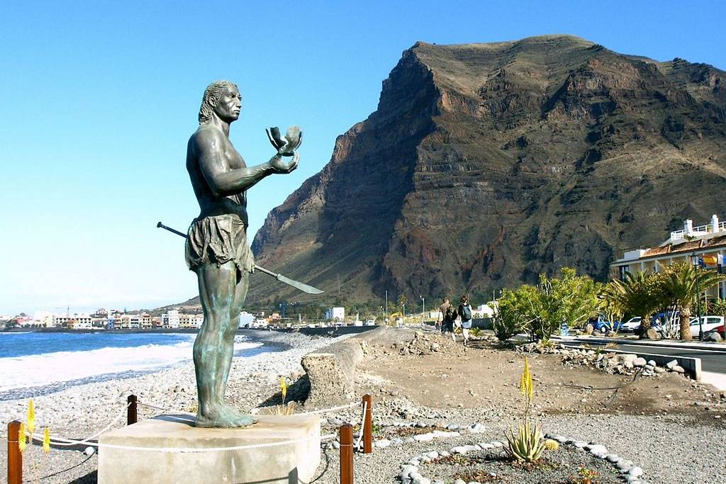 The Canary Islands town that looks like Indonesia and where you can see whales in the wild