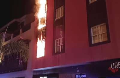 Tenerife firefighters tackle early morning blaze in Puerto de la Cruz
