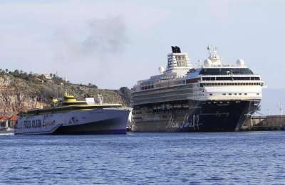 Father and son arrested getting off a ferry with half a kilo of hashish
