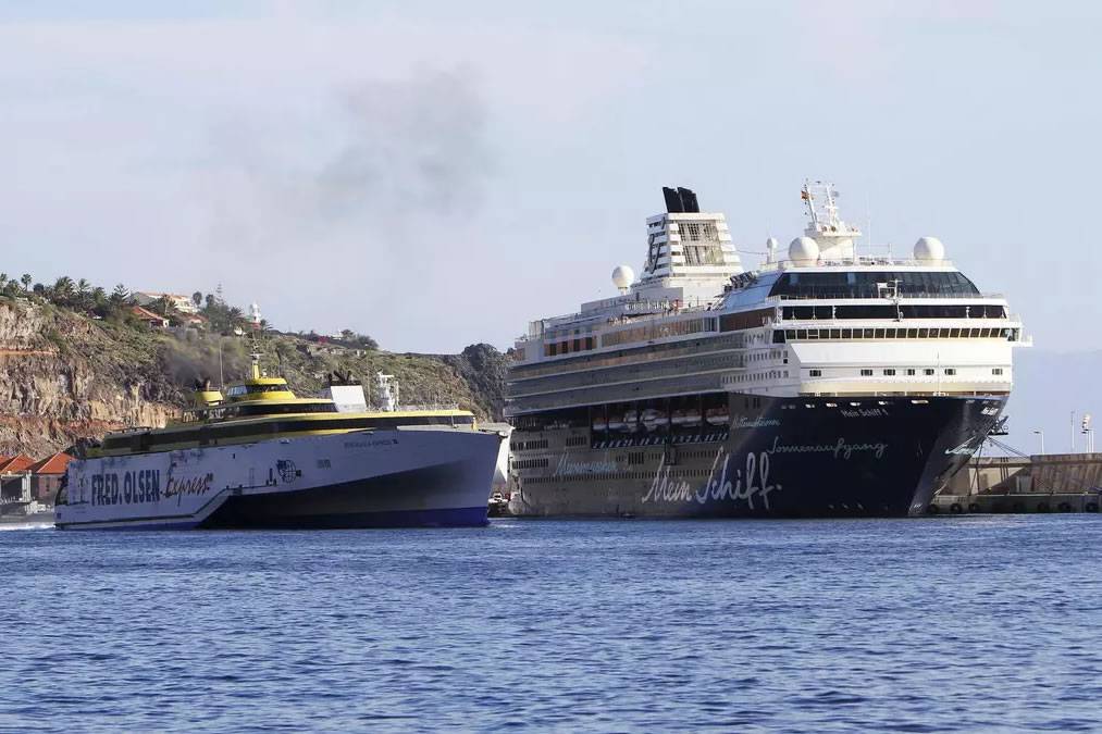 Father and son arrested getting off a ferry with half a kilo of hashish