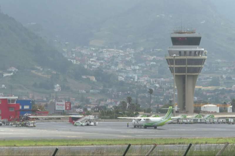 Flight disruptions in Tenerife due to low visibility at the North Airport