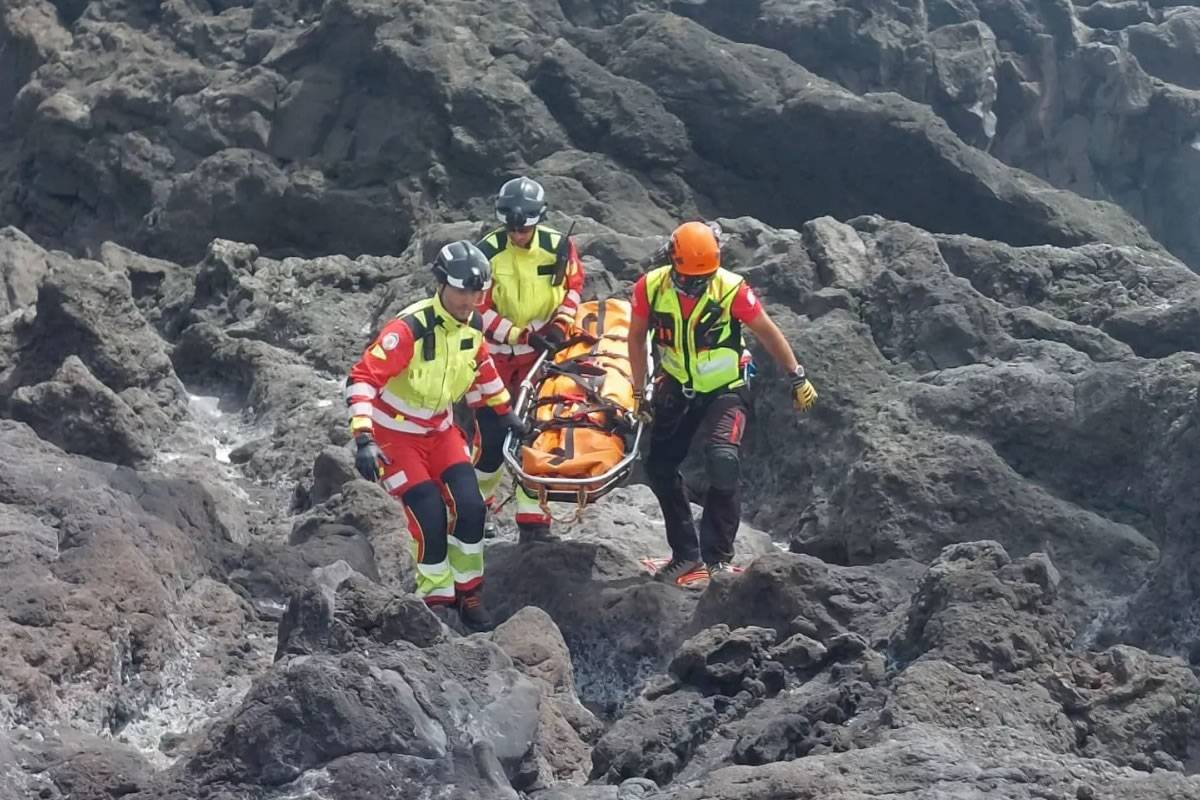VIDEO: Man airlifted with serious head injury after falling at Los Hervideros