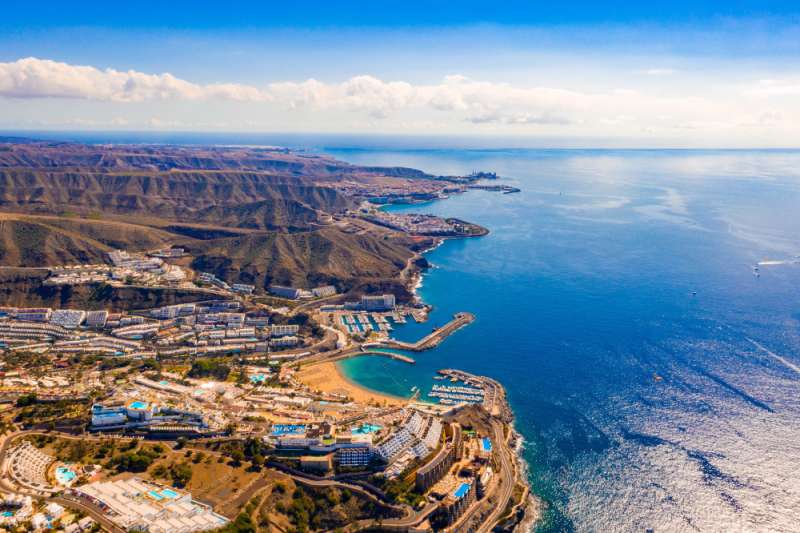 Why 42% of UK Tourists use gambling sites in the Canary Islands