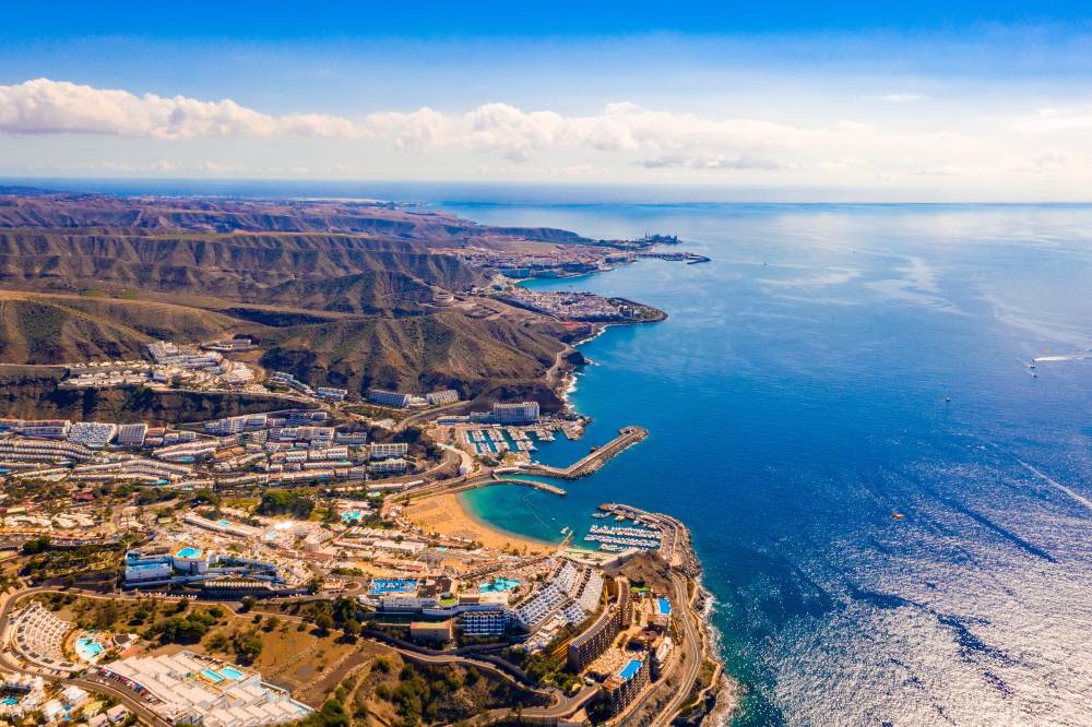 Why 42% of UK Tourists use gambling sites in the Canary Islands