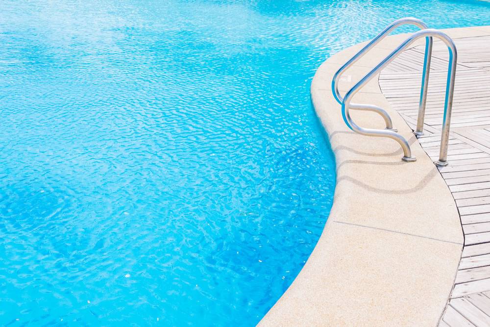 Lifeguards save 10-year-old girl from drowning in hotel pool in Costa Calma 