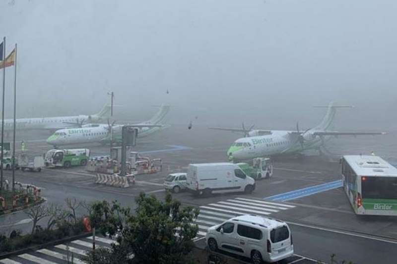 Nearly 90 cancellations and 37 flight diversions at Tenerife North Airport due to weather