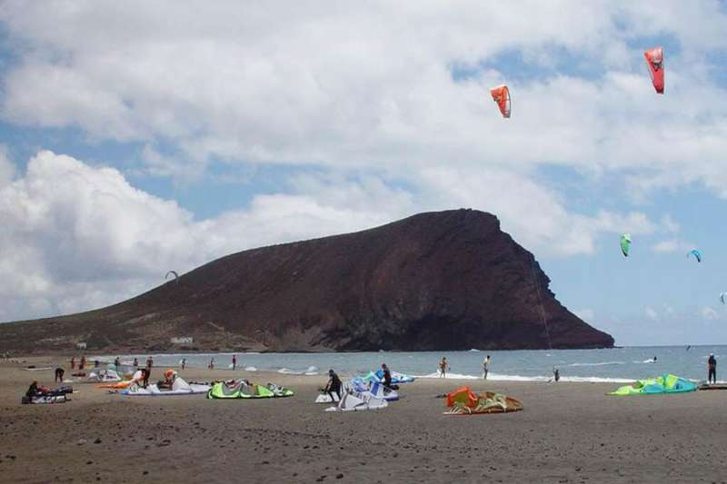 Woman injured while climbing Montaña Roja in the south of Tenerife