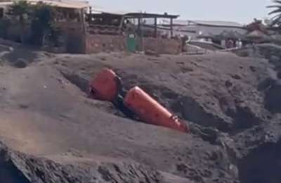 VIDEO: Tanker truck plunges off cliff near Papagayo Beach in Lanzarote