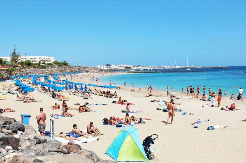 Saturday Weather: Clear and sunny with some cloud over the more mountainous islands 