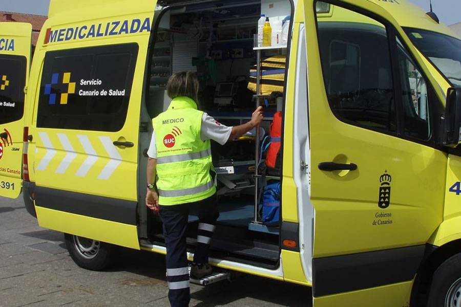 Paramedics save man’s life after he collapsed in the middle of Adeje street