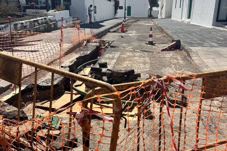 Residents angry at roadworks left abandoned in Costa Teguise