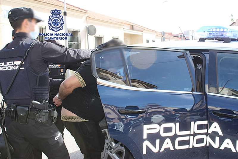 Man arrested in Tenerife for posing as vet without licence