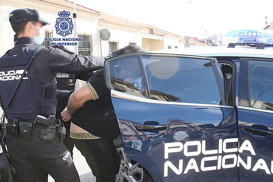 Man arrested in Tenerife for posing as vet without licence