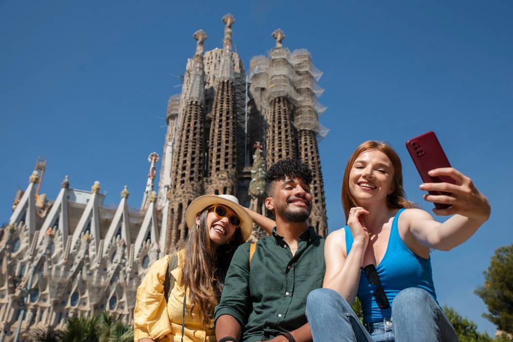 How to Avoid the Common Online Traps While Living or Travelling in Spain