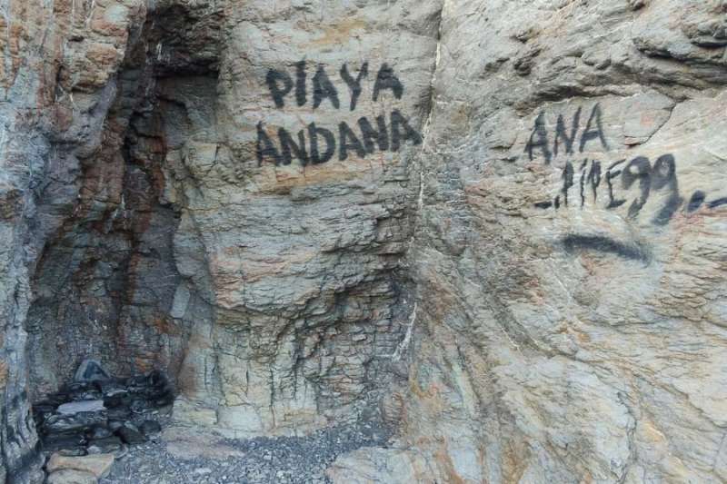 Two people caught vandalising a protected natural monument in Lanzarote