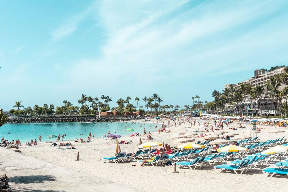 Why the Canary Islands Are a Great Destination for Football Fans and Bettors