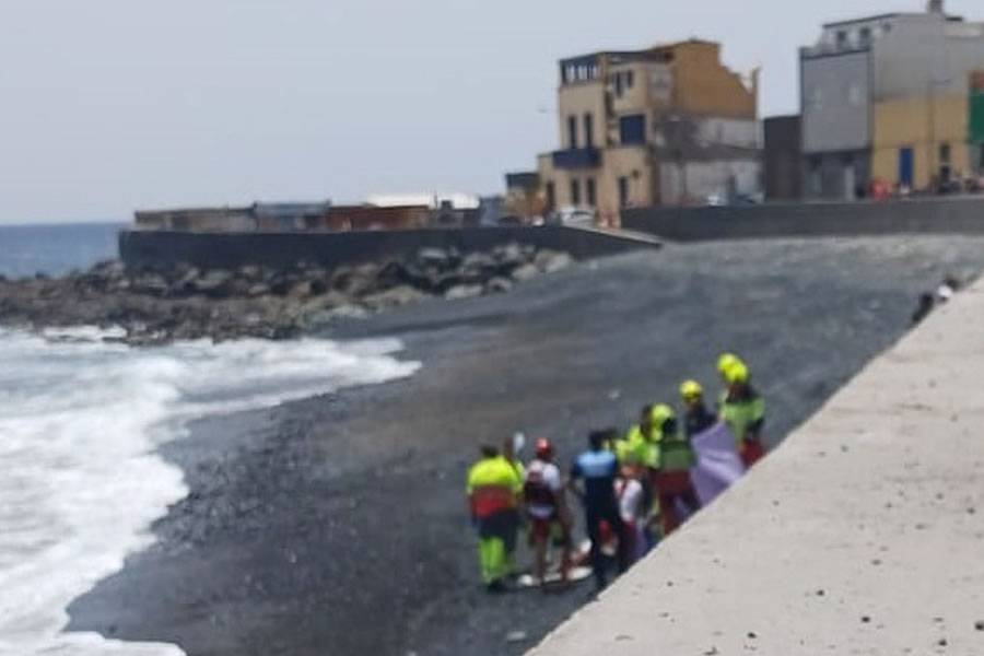 Tragic drowning at San Cristóbal Beach: One man dead and another injured after sea rescue
