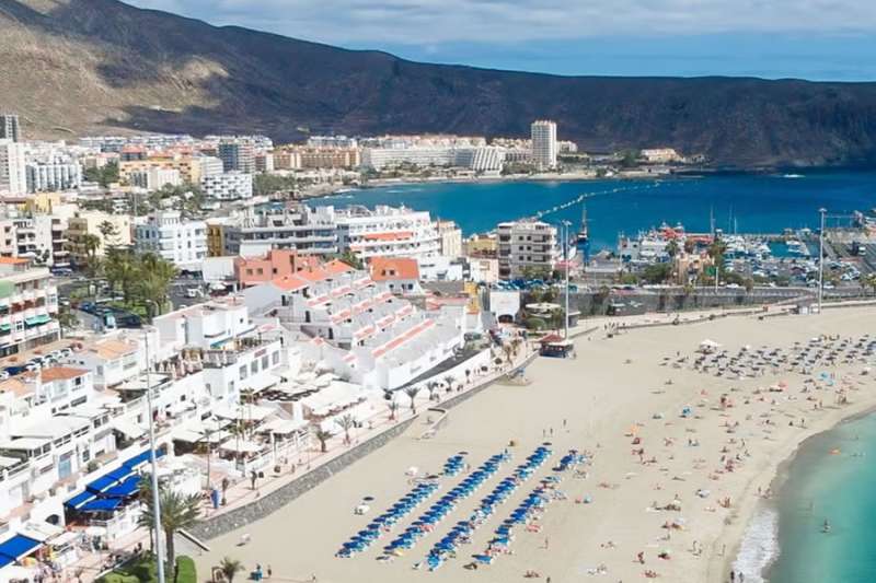 Where are the 44 new hotels going to open in the Canary Islands by 2028?