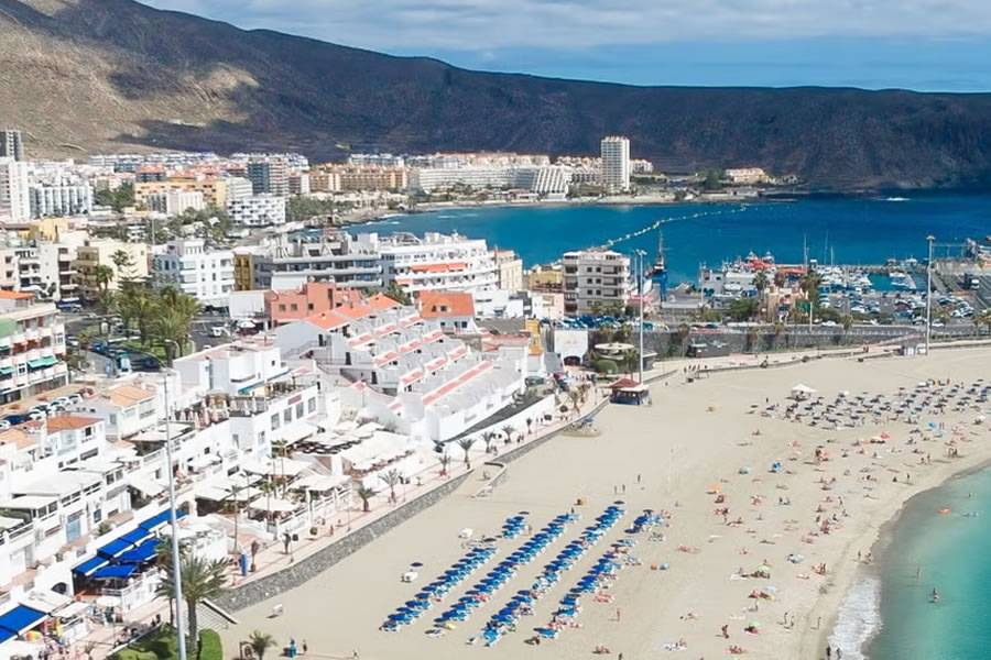 Where are the 44 new hotels going to open in the Canary Islands by 2028?