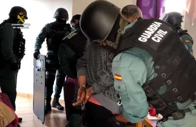 A network of thieves disguised as Guardia Civil officers have been arrested in Tenerife
