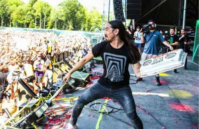 Get caked by Steve Aoki at Lava Live in Lanzarote