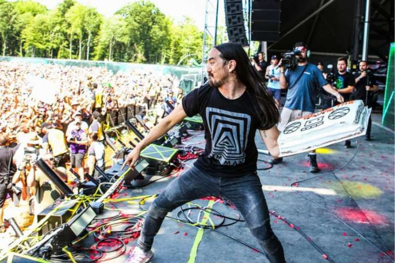 Get caked by Steve Aoki at Lava Live in Lanzarote