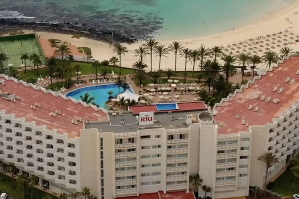 Riu begins demolition of illegally built section of Hotel Riu Oliva Beach Resort 
