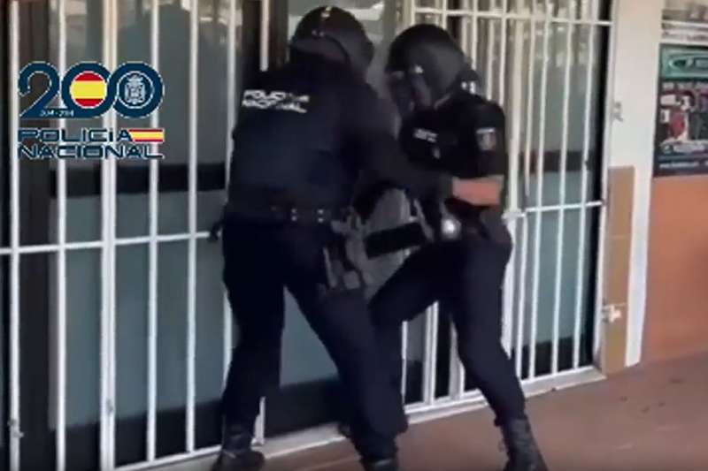 VIDEO: Police raid two illegal cannabis clubs in the south of Tenerife