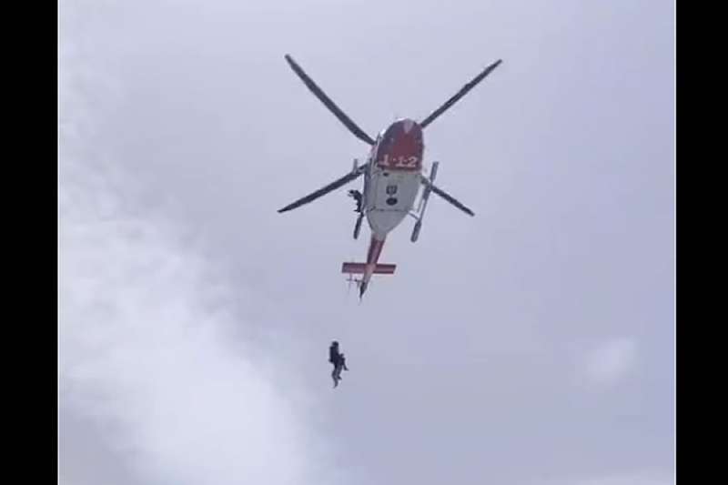 VIDEO: Two people airlifted from closed beach in Tenerife after becoming trapped