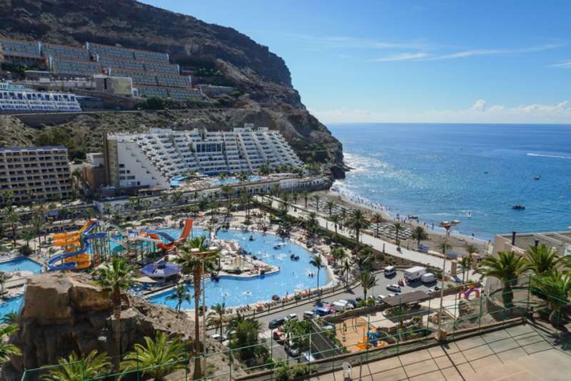 How tourists relax in the Canary Islands with beaches bars and online fun