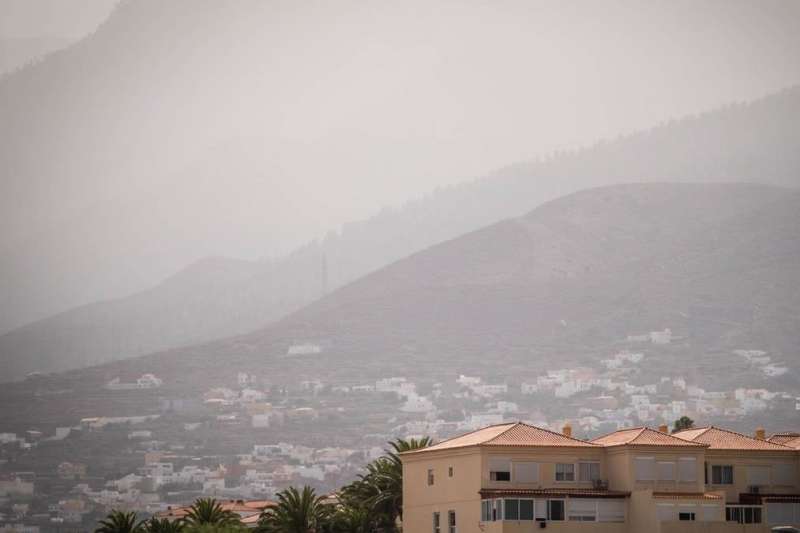 Tuesday Weather: Heatwave and haze continue across the Canary Islands 