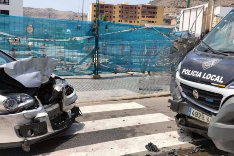 Stolen Car Crashes into Police Vehicles in Gran Canaria