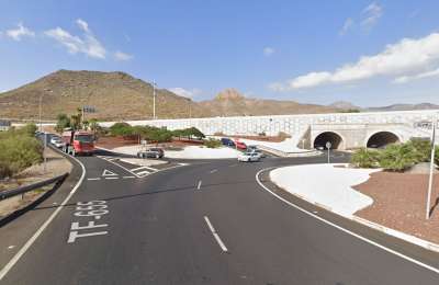 Man in critical condition after being hit by a car in Guaza, south Tenerife