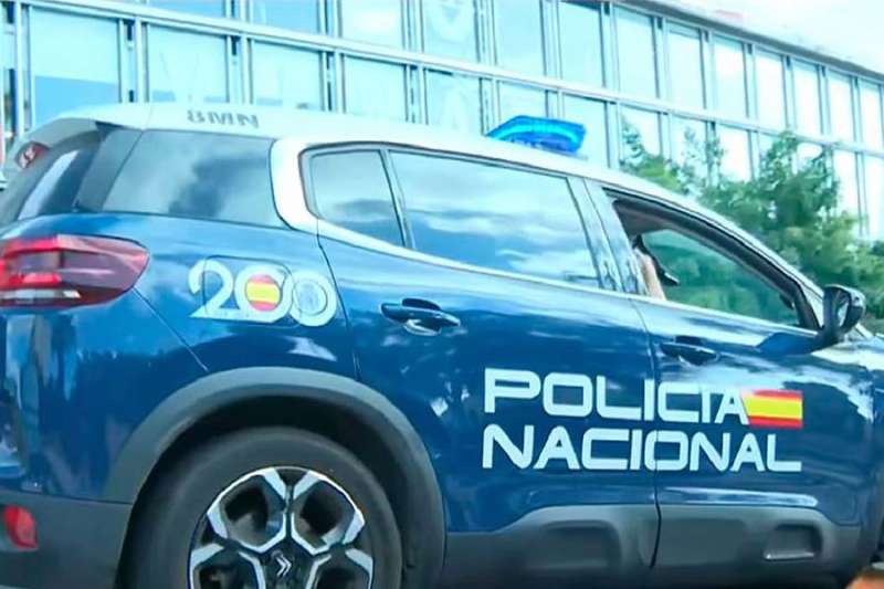Panic at Tenerife gym as man enters and threatens staff with a gun