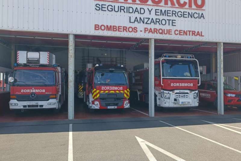 Firefighters rescue a five-year-old girl trapped at school in Teguise