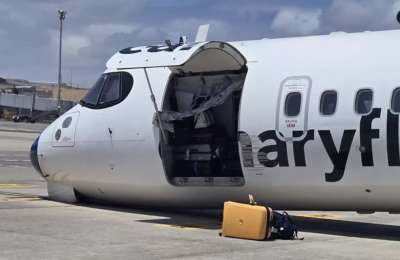Scare for passengers as landing gear collapses on plane at Gran Canaria Airport 