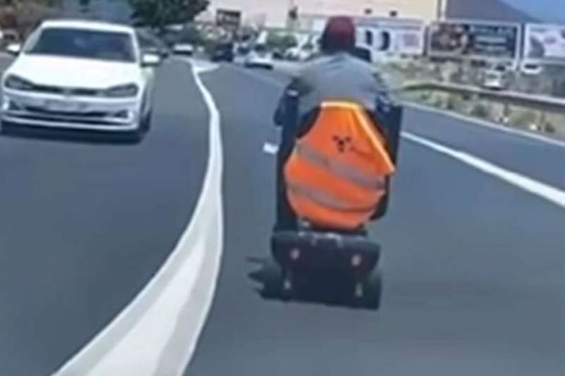 Man on a mobility scooter videoed on main road during rush hour in southern Tenerife