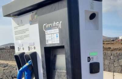 A new electric car charging station has been installed in Playa Blanca