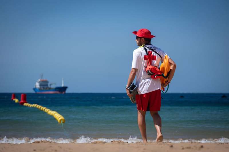 Holidaymaker in serious condition after drowning incident in the south of Tenerife