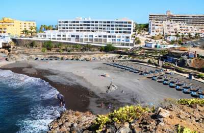 Fight on beach in Callao Salvaje leaves one hospitalised with a serious head injury