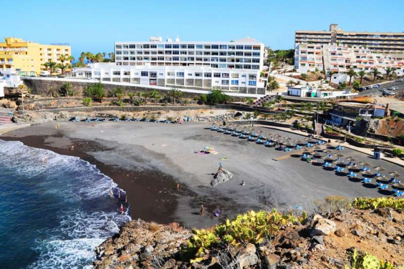 Fight on beach in Callao Salvaje leaves one hospitalised with a serious head injury