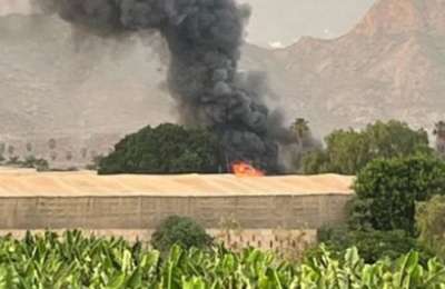 Fire at agricultural warehouse in South Tenerife sends smoke over TF-1 motorway