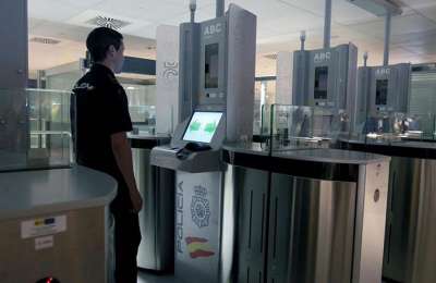 Two arrested at Tenerife South Airport trying to fly to Ireland using fake ID