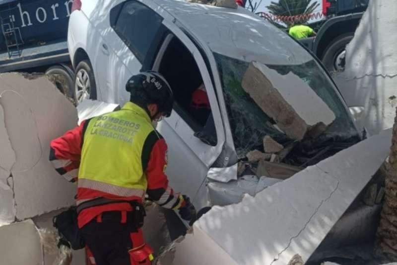 Elderly driver crashes into Lanzarote home after losing control 