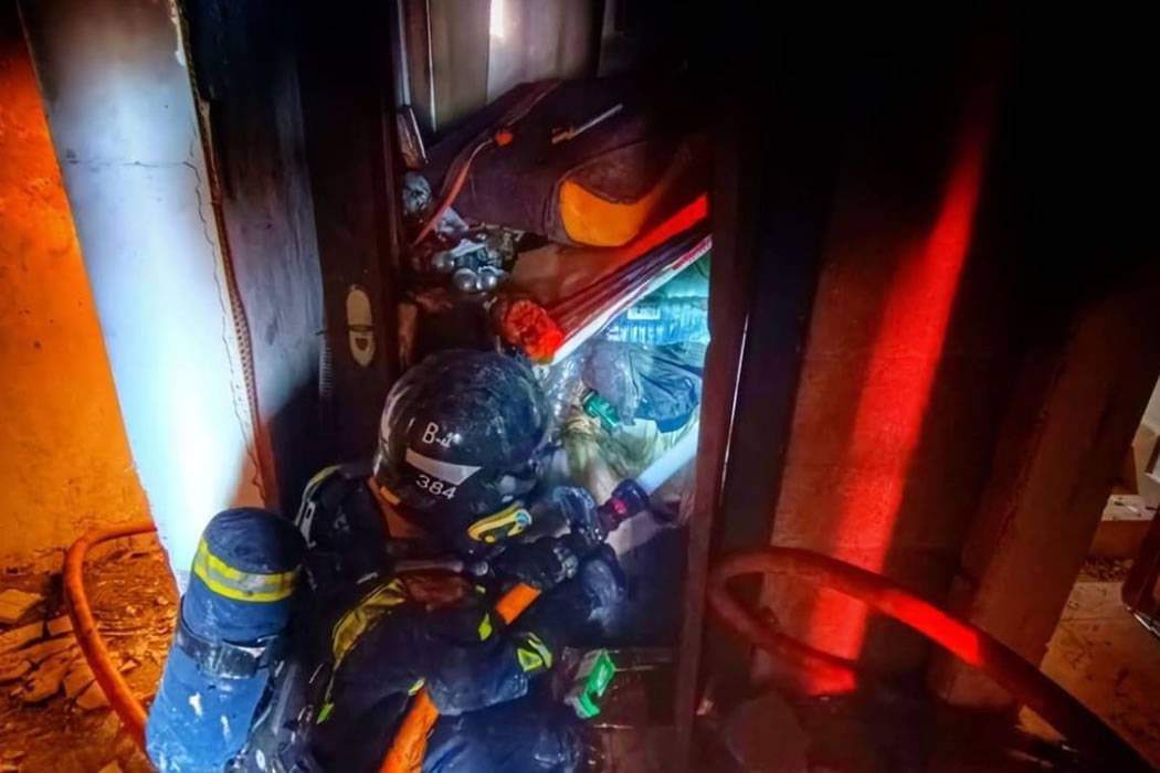 Canarian Weekly - Two people and a dog rescued from house fire in Tenerife