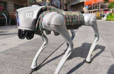  Khlipper, the robotic dog designed to assist people with disabilities, visits Lanzarote