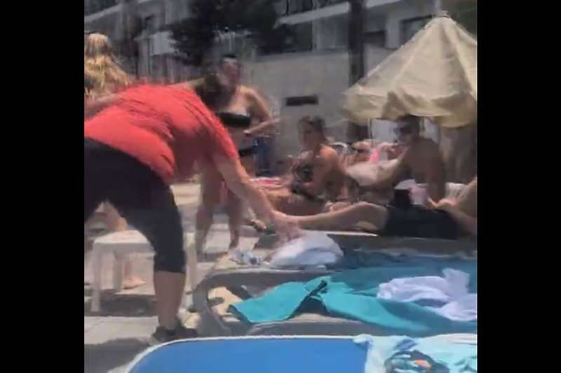 VIDEO: Angry tourist screams at other holidaymakers over sunbed in Tenerife