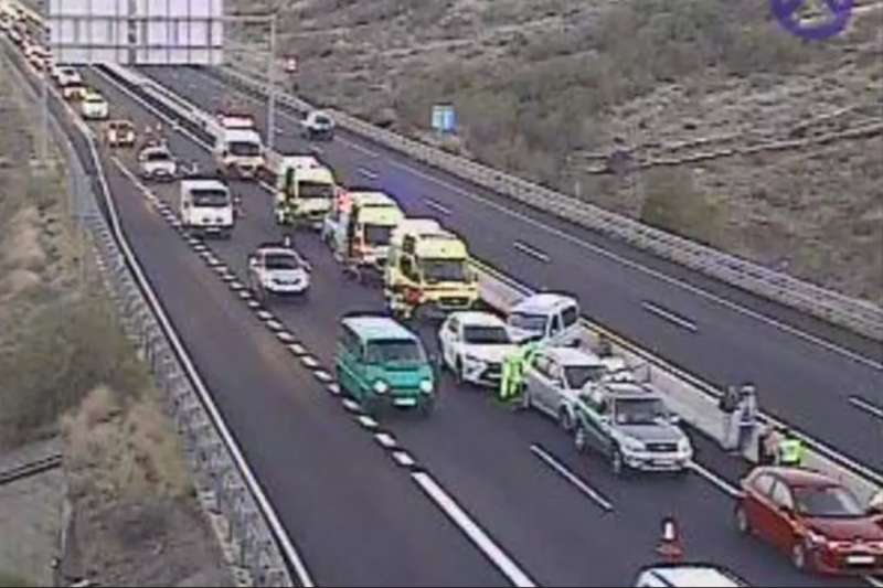 11 people injured in multi-vehicle collision on TF-1 motorway near Güímar